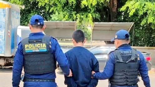 Un adolescente que le acompañaba fue remitido al juzgado correspondiente.