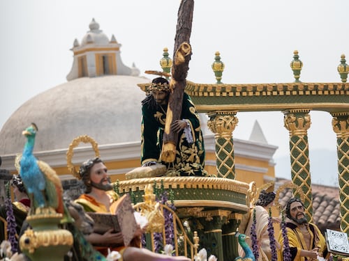 Habilitan buses gratuitos y parqueos para cortejo de Jesús de la Caída en Antigua Guatemala