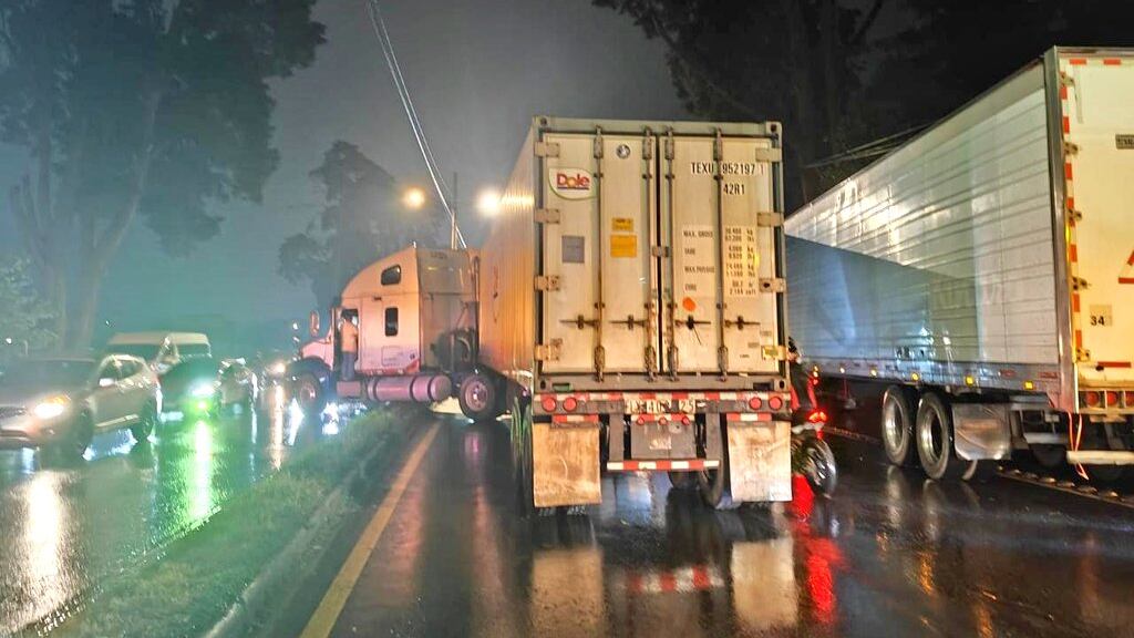 El choque sucedió en el kilómetro 15 de carretera a El Salvador.