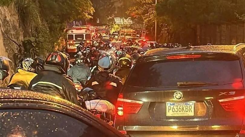 Lluvias provocan caída de árboles y derrumbes en varios sectores de la ciudad. Foto: Villa Nueva News