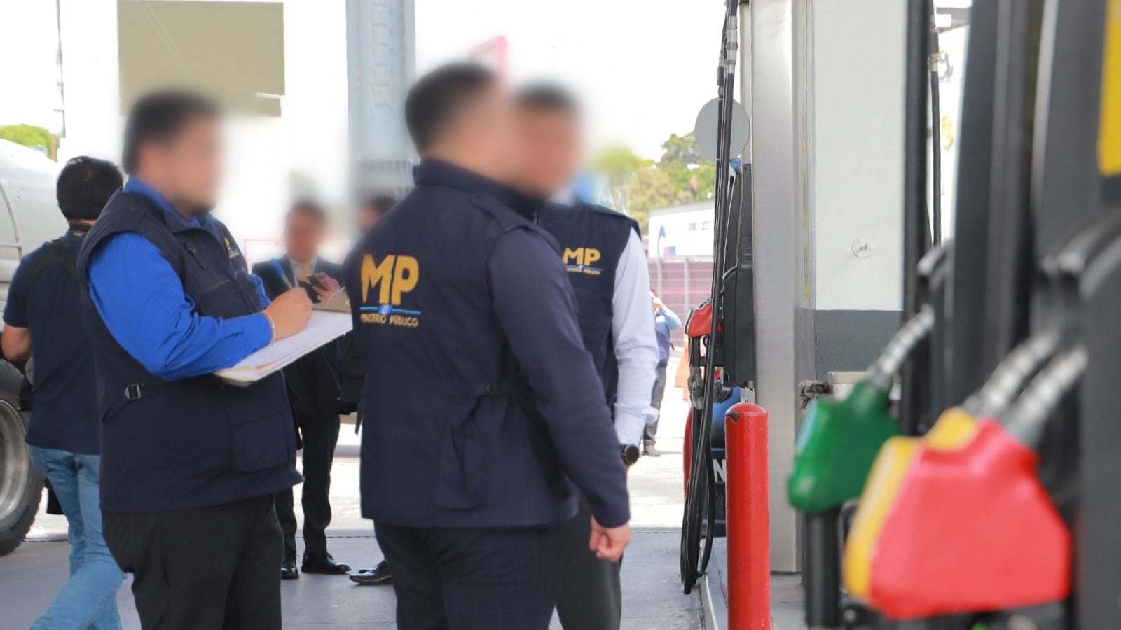 La Fiscalía visita gasolineras tras las 79 denuncias estatales por especulación.