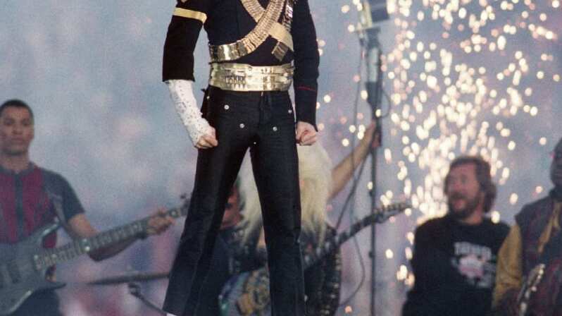 Michael Jackson fue el primer acto oficial del medio tiempo.