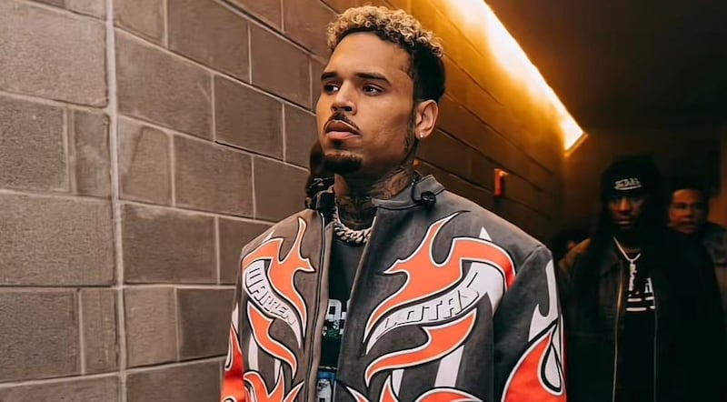 Chris Brown arrestado en Reino Unido por agresión
El cantante fue detenido tras una orden judicial británica.