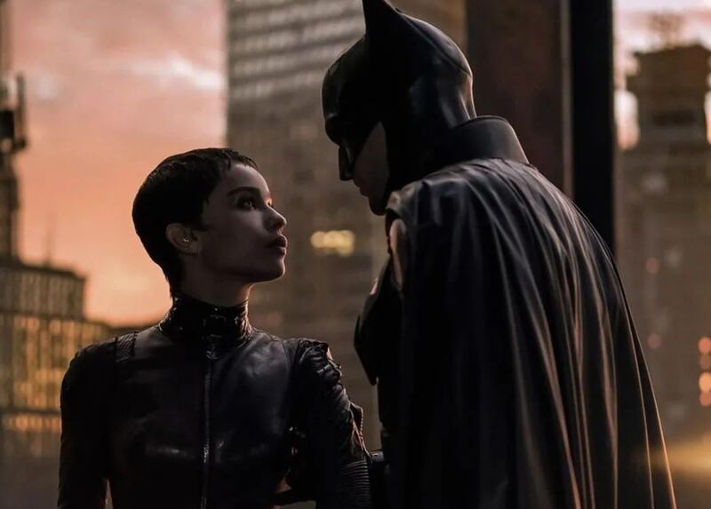 O filme obteve uma bilheteria de mais de 760 milhões de dólares e contou com Robert Pattinson como Batman/Bruce Wayne, Zoë Kravitz como Mulher-Gato, Colin Farrell como Pinguim e Paul Dano como Charada.