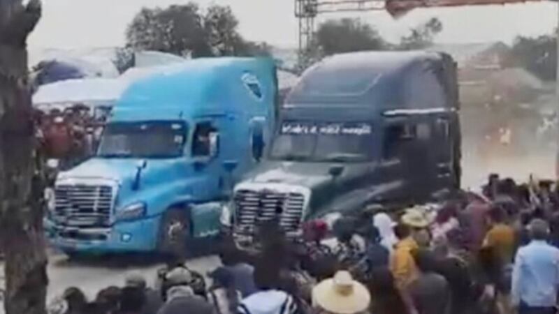 VIDEO. Carrera clandestina de tráileres termina con una escena trágica; conductor se da a la fuga