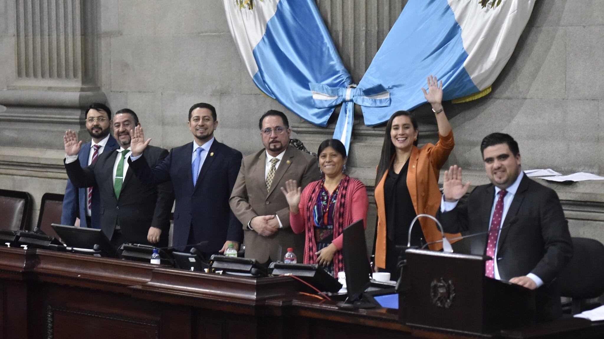 La Junta Directiva del Congreso momentos después de aprobarse la Ley de Competencia. Foto Congreso