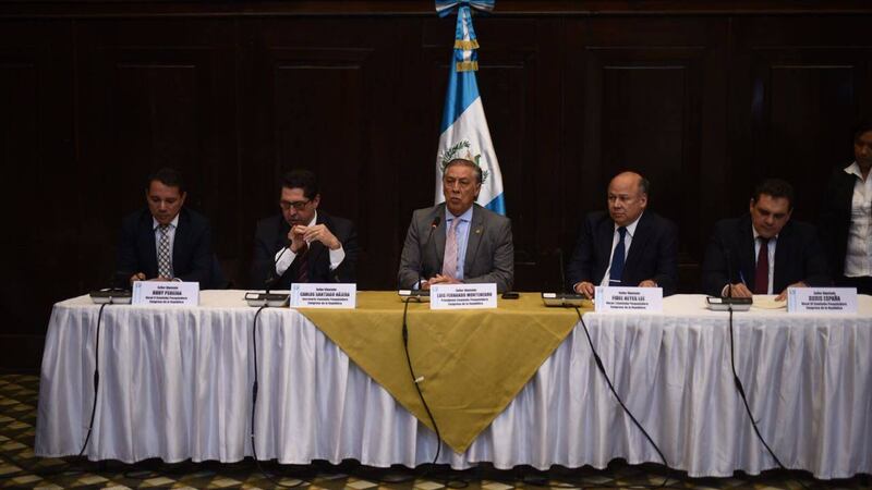 Comisión tardará dos meses para remitir informe de antejuicio contra Morales