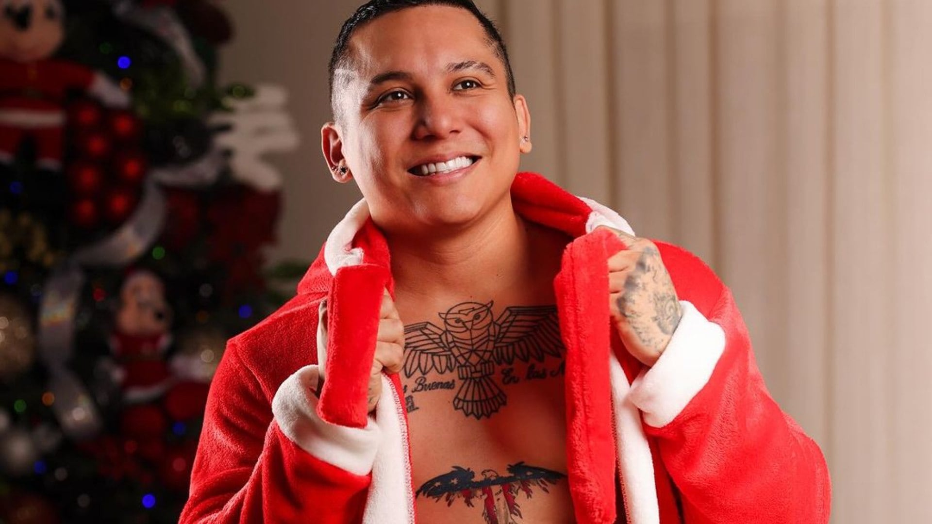 Edwin Luna presume sus "arreglitos" en el rostro y le llueven memes.