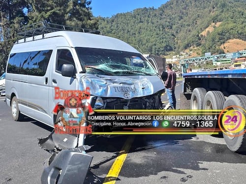 Microbús de turismo choca con tráiler en la Ruta Interamericana; y deja 5 heridos
