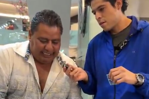 ¡Misión cumplida! La emotiva celebración de un aficionado al llenar su álbum del Mundial