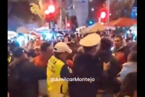 Se van a los golpes tras actividad navideña en zona 5