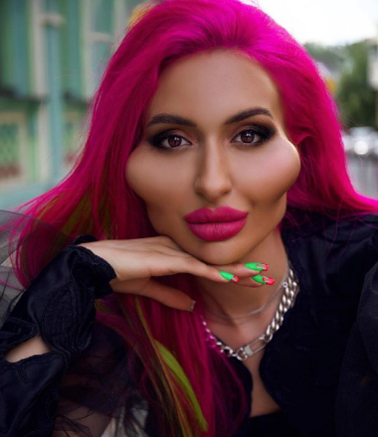 FOTOS. Conoce a la mujer con los pómulos más grandes del mundo Publinews