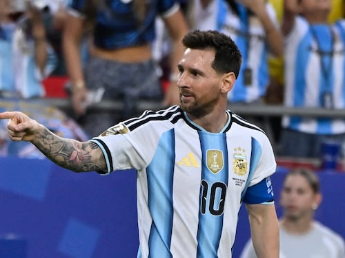 La noche de Messi: tres goles, récord histórico y victoria para Argentina