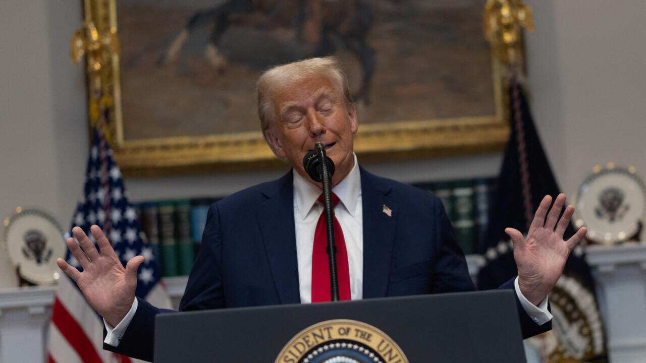 Trump comparte memes de deportación