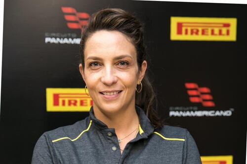 Ella es la mujer que dirige el circuito de autos más grande de toda Latinoamérica