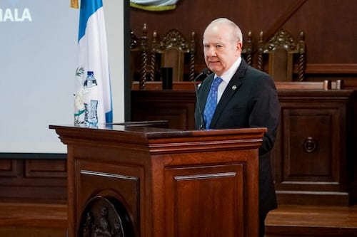 Congreso reelige a Roberto Molina Barreto como magistrado de la CC