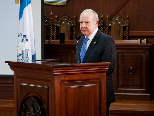 Congreso reelige a Roberto Molina Barreto como magistrado de la CC