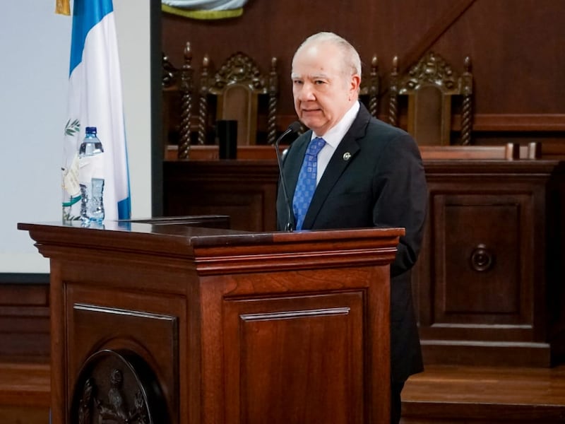 Congreso reelige a Roberto Molina Barreto como magistrado de la CC