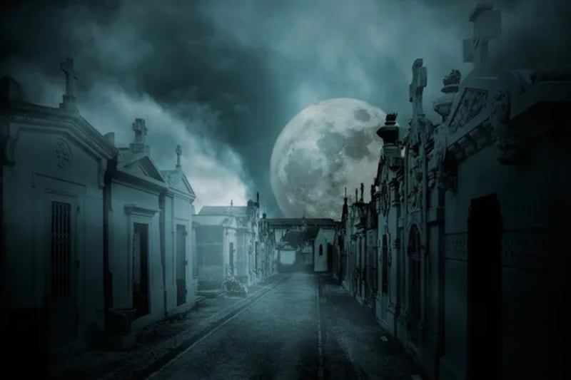 Vive una experiencia paranormal en el Cementerio San Juan El Obispo