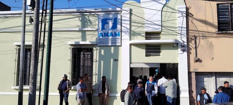 El edificio cuenta con diversas salas de reuniones, oficinas, áreas de trabajo y un centro de impresión, entre otros espacios funcionales. Foto: Stanley Herrarte