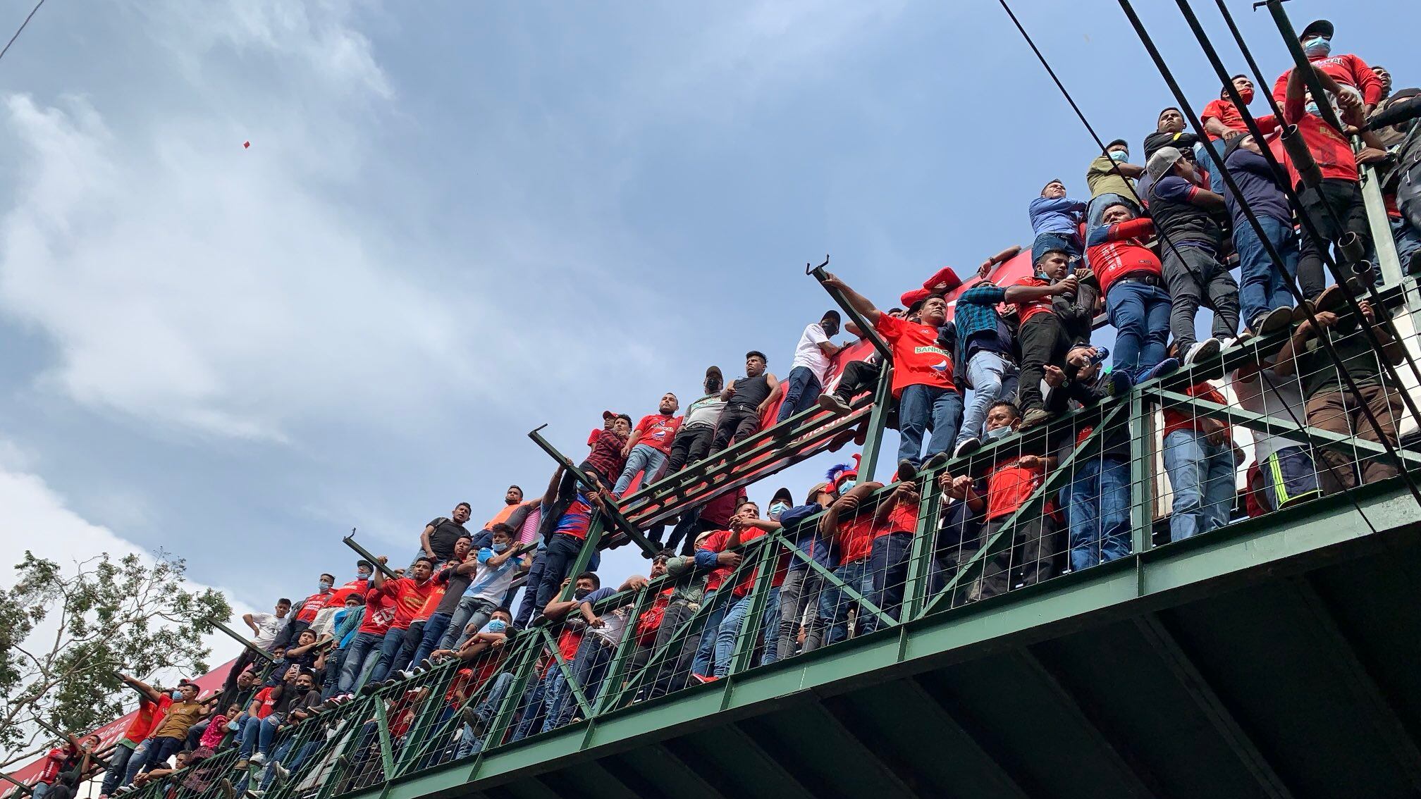 Autoridades cerrarán la pasarela del estadio El Trébol para los juegos de la Selección de Guatemala.