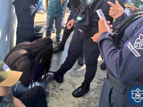 Sorprenden a presuntos carteristas robando a turistas y vecinos en Antigua