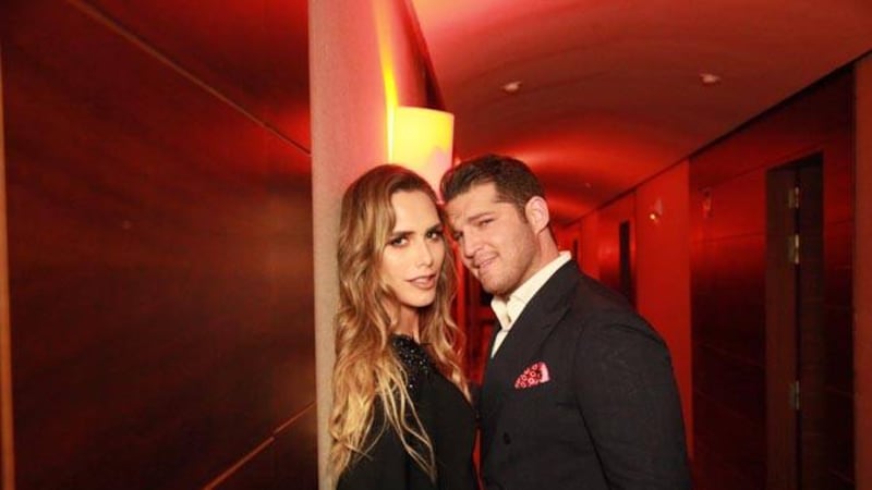 VIDEO. Ángela Ponce protagoniza candentes escenas con cantante español