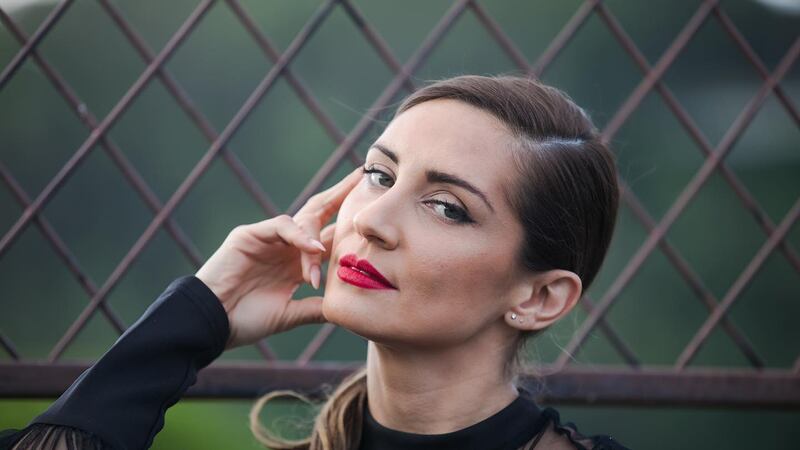 La zona íntima de la Miss Guatemala 2003 casi queda expuesta por utilizar revelador body