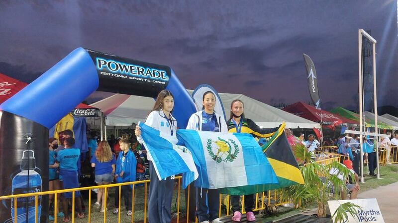 Guatemala continúa cosechando medallas en el Campeonato de Natación en Barbados