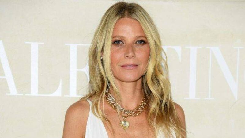 FOTO. Gwyneth Paltrow muestra su delgada figura completamente desnuda y de espaldas