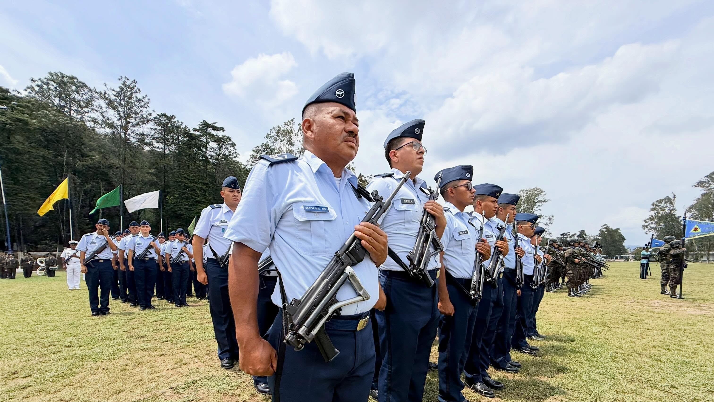 Integrantes de las fuerzas militares durante un ejercicio.