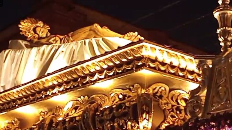 La imagen del Señor Sepultado de la Parroquia ilumina la zona 6