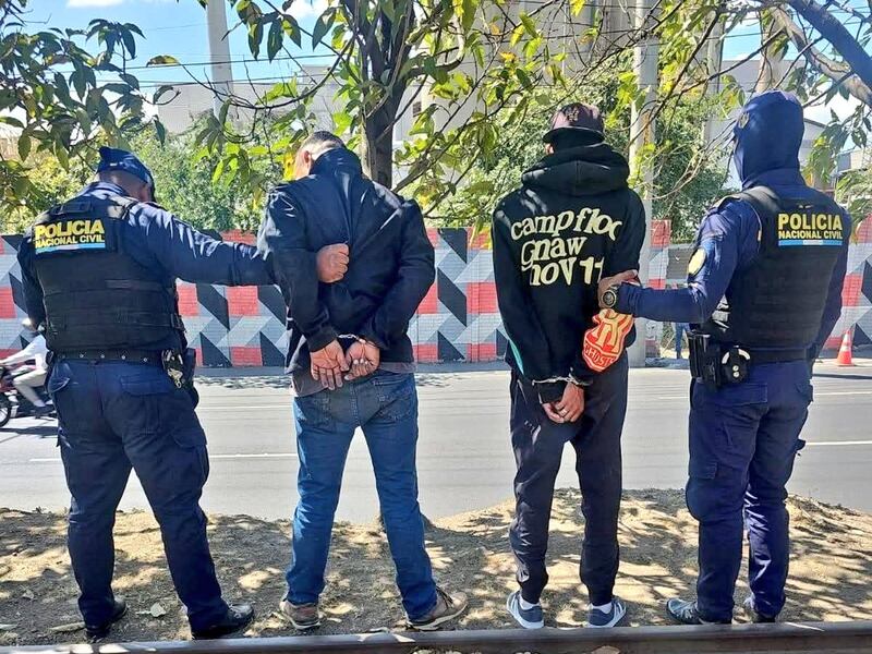 Capturan a dos presuntos asaltantes en la calzada Atanasio Tzul, zona 12