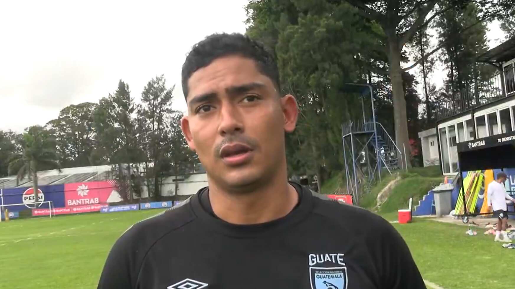 El portero Fredy Pérez entrena con la Selección de Guatemala.