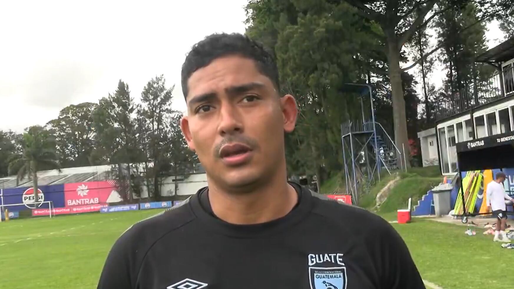 El portero Fredy Pérez entrena con la Selección de Guatemala.