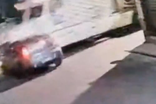 Cierre vial en sector de Villa Nueva por accidente de carro y tráiler (video)