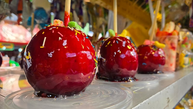 Manzanas en miel o caramelizadas. Foto: Stanley Herrarte