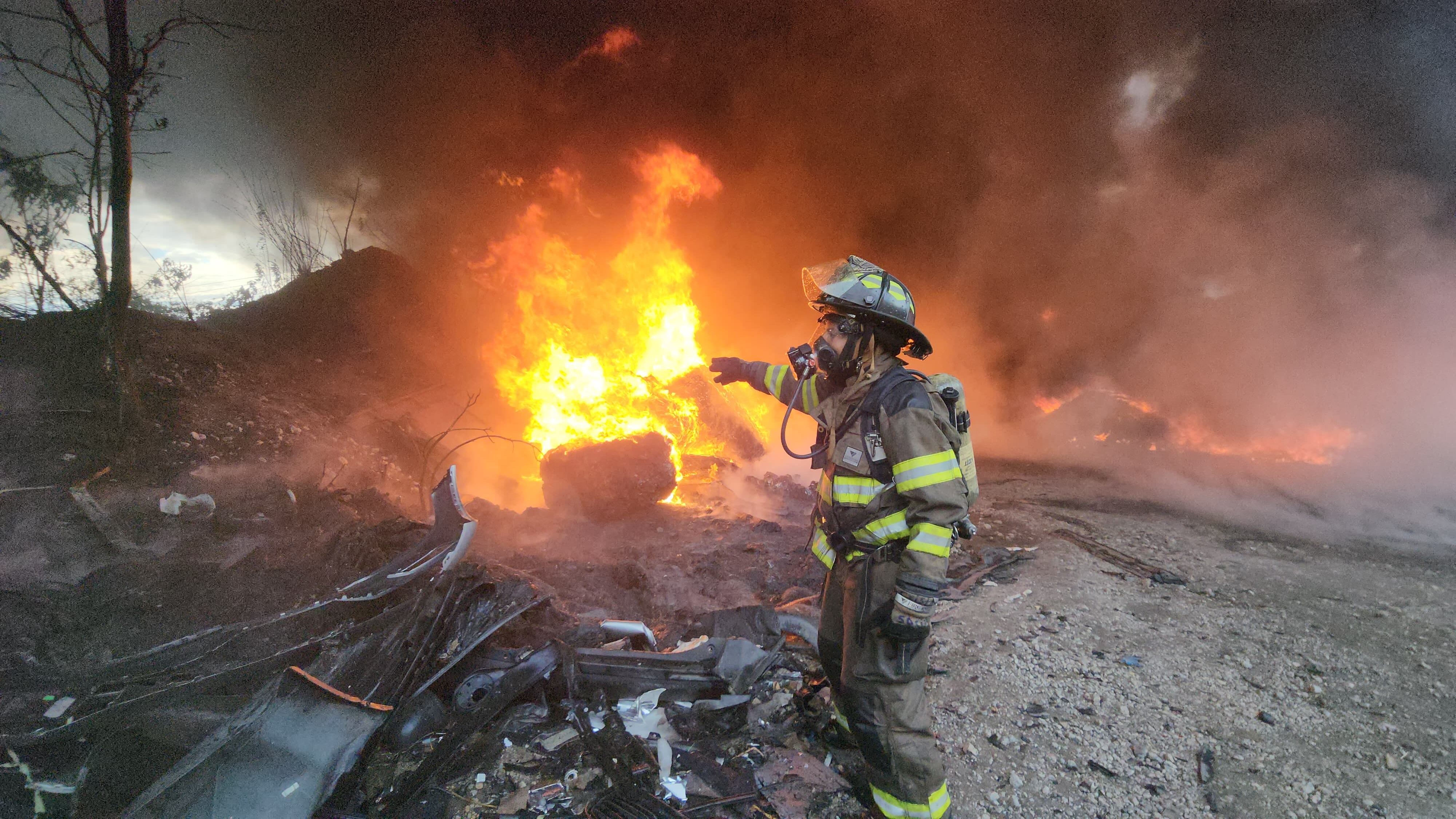 Video. Reportan fuerte incendio cerca del Preventivo de la zona 18
