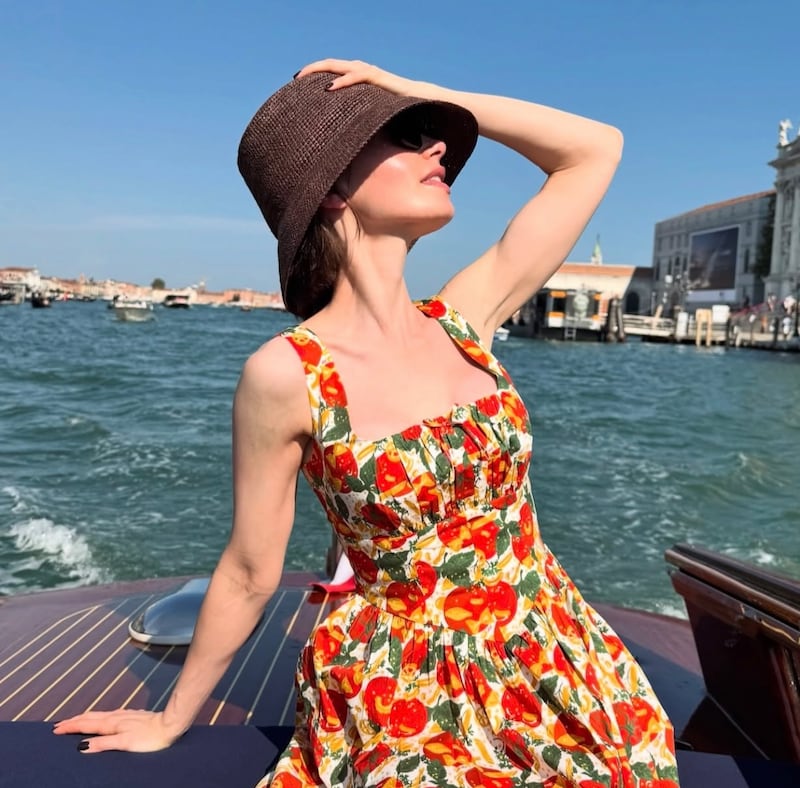 En 2009, la actriz entró a Hollywood por la puerta grande, de la mano de Sandra Bullock. Fue a partir de esta producción que su carrera comenzó su rápido ascenso, consiguiendo sus primeros roles protagónicos y nominaciones. Foto: Instagram.