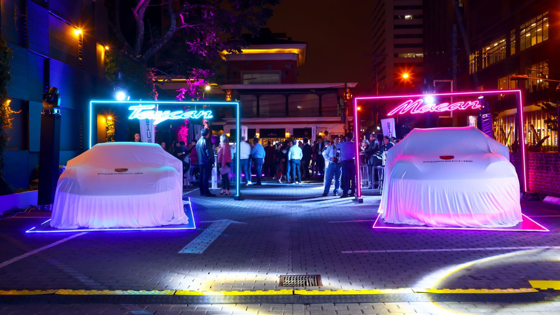 Porsche Guatemala presenta el nuevo Macan eléctrico y el Taycan actualizado.