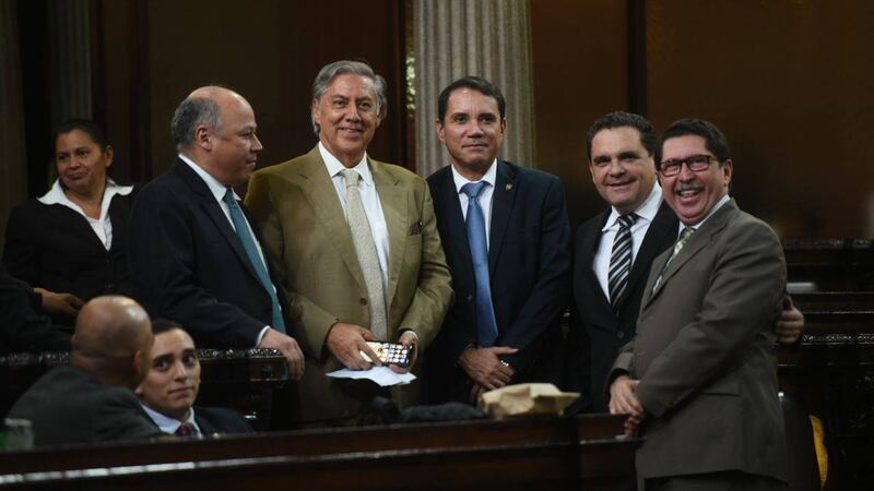 Pesquisidora a paso lento para discutir inmunidad de Morales