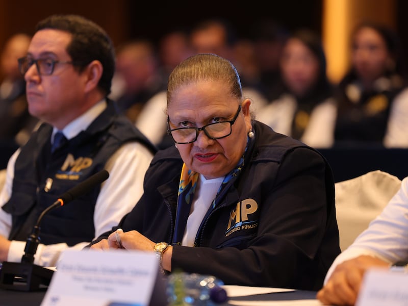 Renuncia Claudia Arrecis, asesora clave de Consuelo Porras en el MP