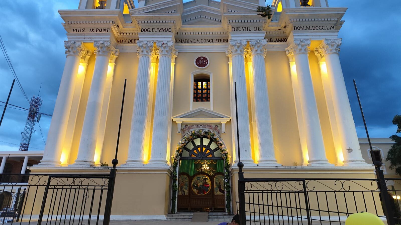 Iglesia ubicada en el parque central de Huehuetenango.