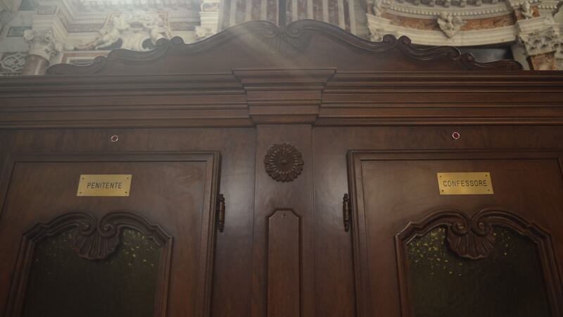 Buscan que el Vaticano autorice puntos de denuncia para mujeres víctimas de violencia