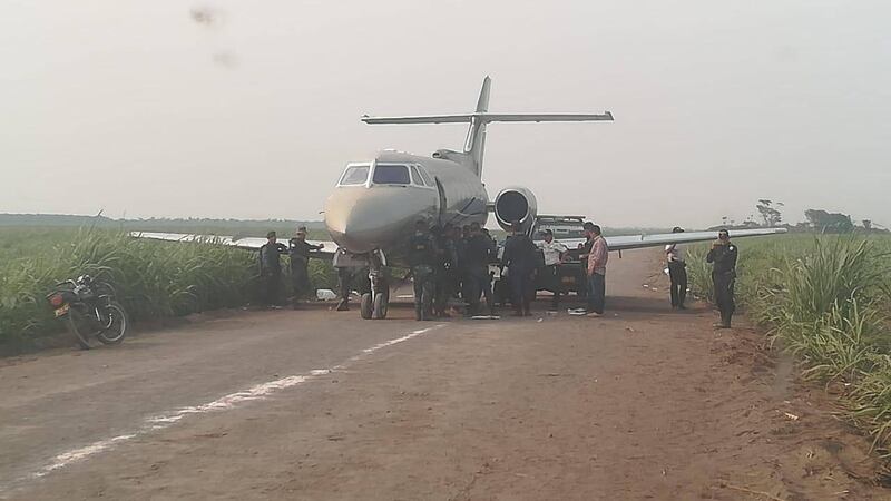 Jet localizado en Sipacate lleva más de seis meses abandonado