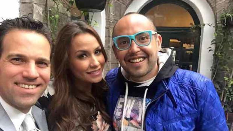 Conductor de Televisa confiesa que Dios le ayudó a "dejar de ser gay" y genera polémica