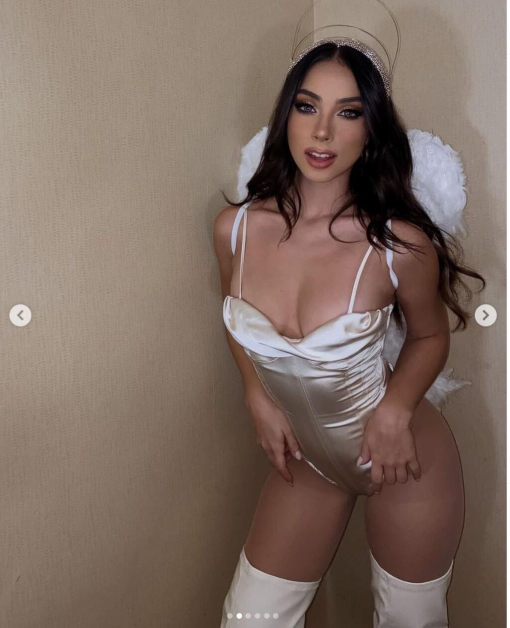 María Chacón muestra sus curvas en diminuta lencería transparente – Publinews