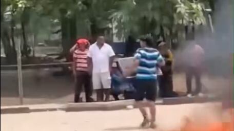 Este viernes un grupo de pobladores de Petén decidió llevar sus aparatos electrónicos a las puertas de Energuate.