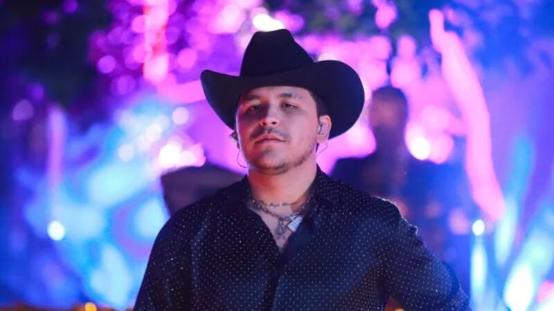 ¿Christian Nodal al borde de las lágrimas en Premios Lo Nuestro?