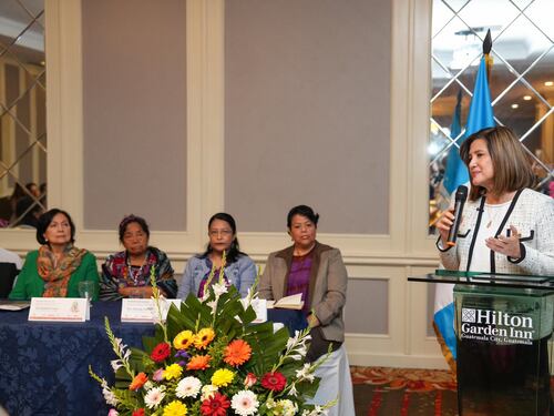 “Nos duele lo que pasó”: Vicepresidenta Karin Herrera se pronuncia por la muerte de policías